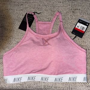 Nike Swoosh Med Support T-shirt bra